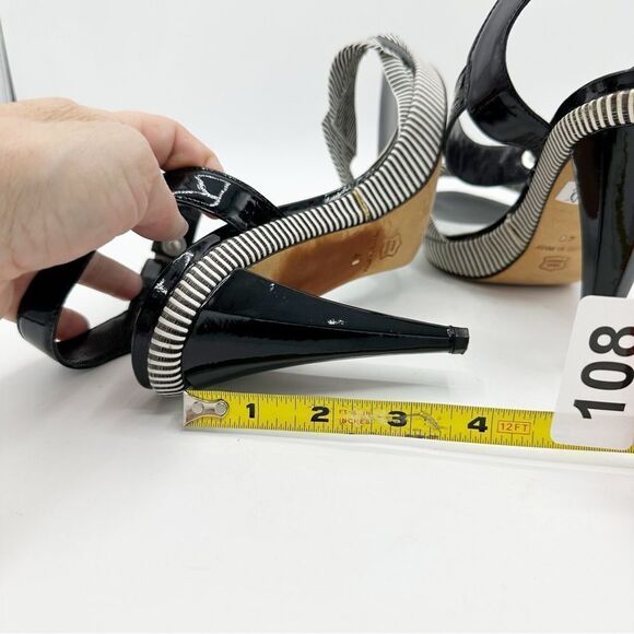 Gianfranco Ferre Black/White Striped Patent‎ Leather Heeled Sandals Sz 40 - Picture 15 of 16